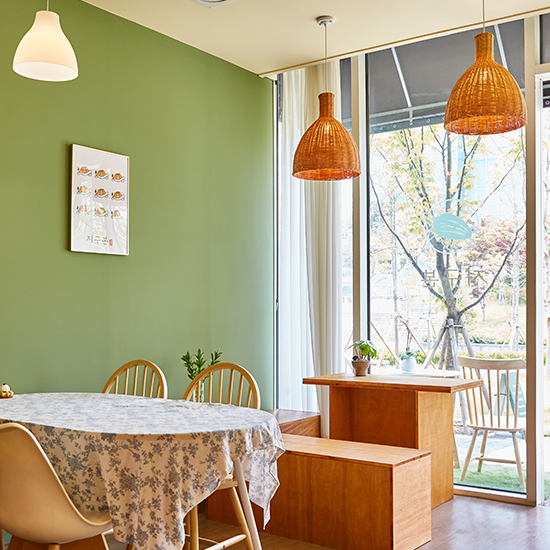 지구본 카페 내부