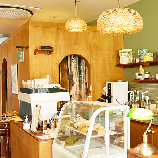 지구본 카페 카운터